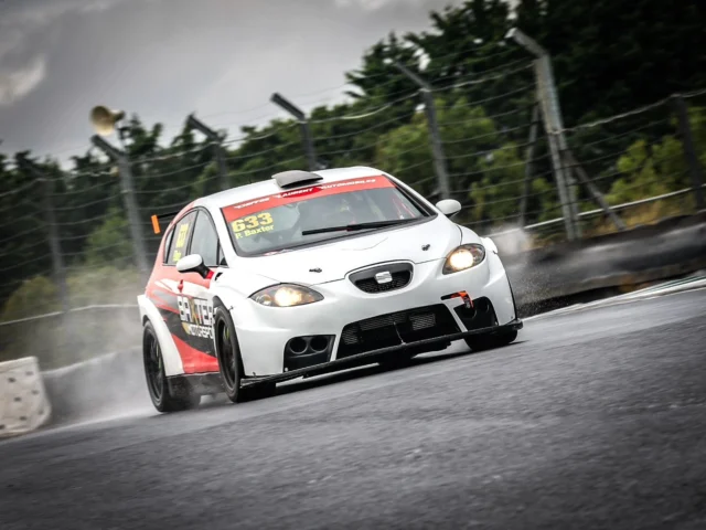 It's not always sunshine and rainbows, but it makes for a great photo 🥲
Day for the ducks yesterday. I'll be honest, I questioned my passion at times, prayed for sunshine, and then I realised it's an inner determination that can not be extinguished. 🙏😆
#irishsummer #helpme #photographer #ireland #carphotography #trackdays.ie #passion #paddocklife #carphotographer #mondellopark #mondellopeoplewatching #carshots #dayfortheducks